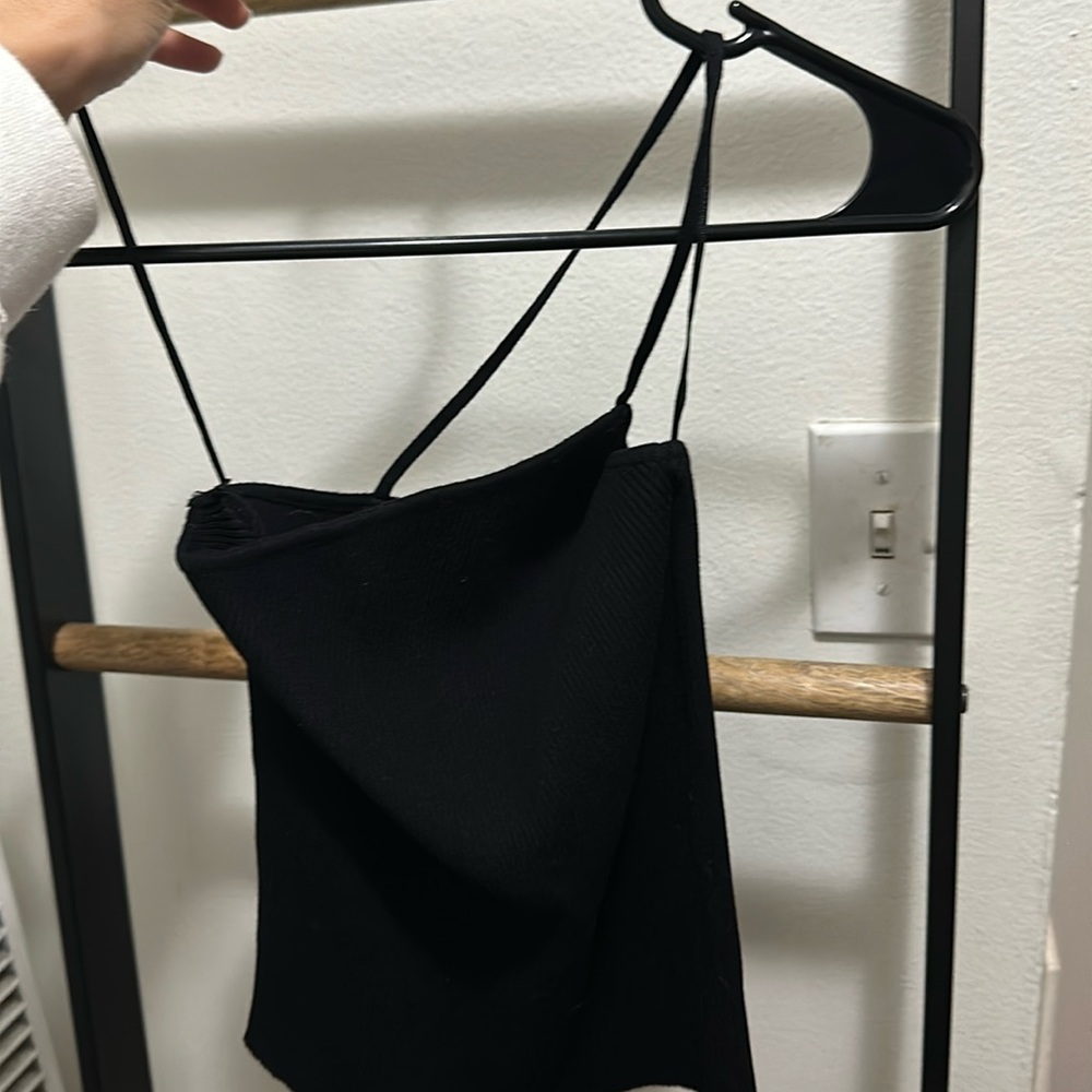 Asymmetric single strap top